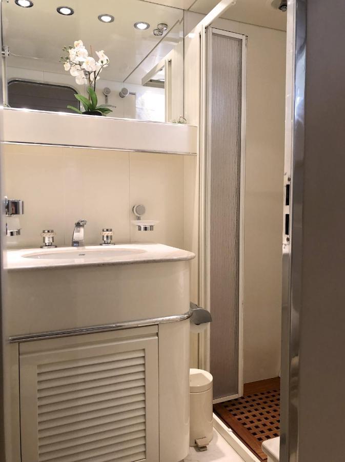Home Sweet Boat - Chambres D'Hotes Empuriabrava Ngoại thất bức ảnh