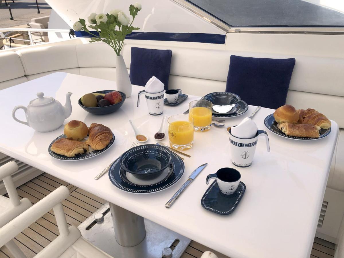 Home Sweet Boat - Chambres D'Hotes Empuriabrava Ngoại thất bức ảnh